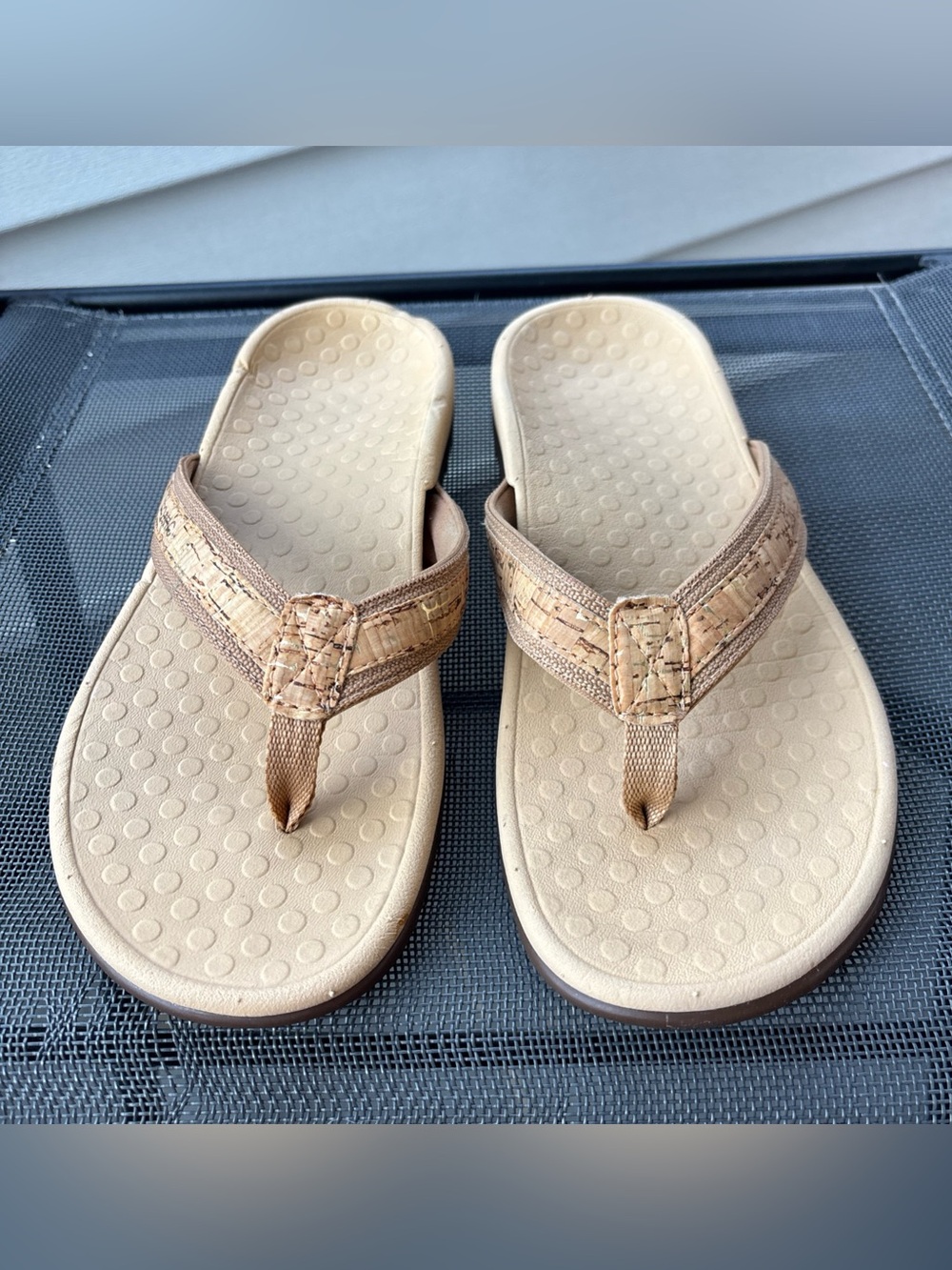 Vionic Women's Tide II Toe Post Sandals in Gold Cork Size 8